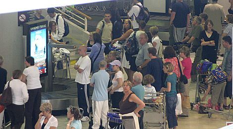 Canarias reclamará a Madrid que los vuelos a las Islas tengan prioridad en situaciones de emergencia como la de Barajas