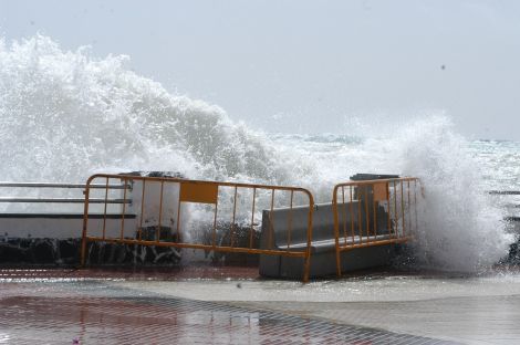 Declarada la situación de alerta en Canarias por mal estado de la mar