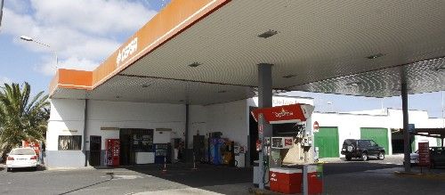 Atracan otra gasolinera de Arrecife