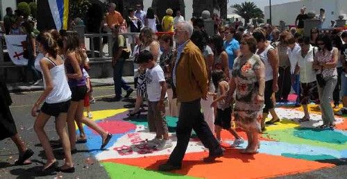 Las alfombras de sal decoraron los alrededores de la parroquia de San Bartolomé