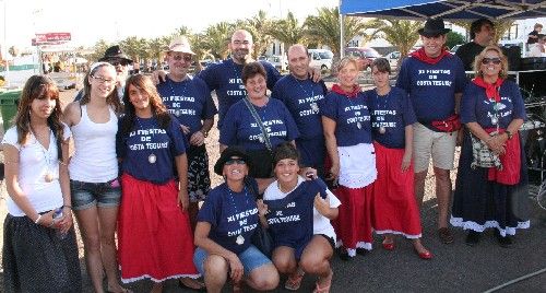 La batucada Menuda Caña da el pistoletazo de salida a las fiestas de Costa Teguise