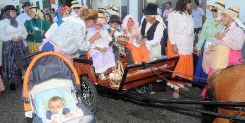 Los vecinos de San Bartolomé se echaron a la calle para honrar a su patrón