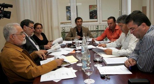 Cabildo y  ayuntamientos elaborarán un documento para exigir al Gobierno la mejora de los presupuestos para la Isla