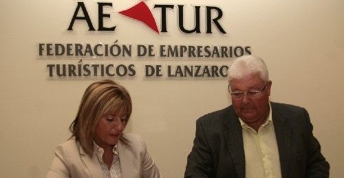 Aetur y Microsistemas firman un convenio para impulsar un Plan de Formación dirigido a empleados de hostelería