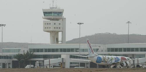 Retrasados los vuelos de Lanzarote a Madrid por la nevada en Barajas