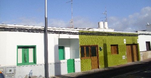 La Asociación de Vecinos de Titerroy cree que las nuevas farolas pueden ser utilizadas por los "cacos" para entrar a las casas