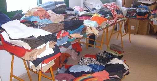 Yaiza reparte 800 kilos de ropa obtenidos en la campaña Ropero Solidario