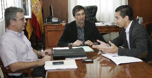 Cabildo y Ayuntamiento buscan soluciones para la electrificación de La Geria