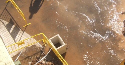 "Nos dejan sin agua por no trabajar con cuidado"