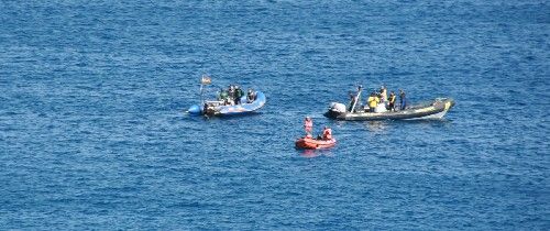 Los servicios de emergencias amplían hacia el sur el radio de búsqueda del buceador desaparecido en Los Ancones