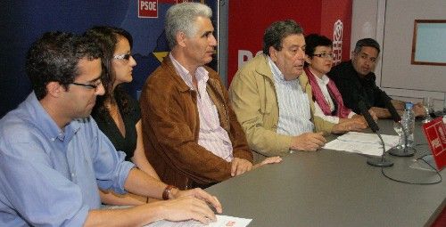 Los socialistas de Arrecife califican la gestión del grupo de gobierno de "pasacalles propagandístico y electoral"