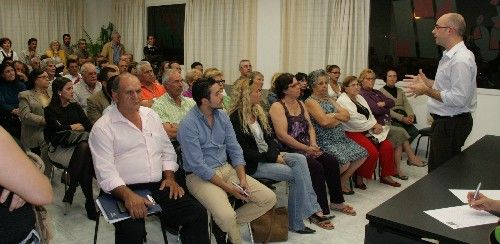 La asamblea del PIL en Arrecife aprueba por unanimidad la candidatura de Fabián Martín para presidir el partido