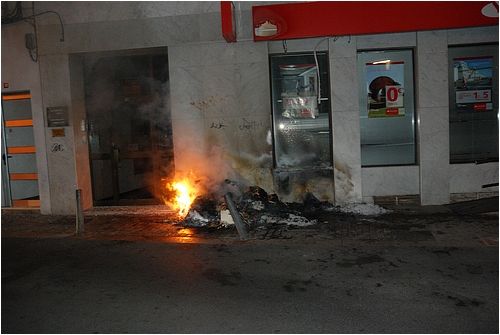 Incendian un contenedor de basura en el centro de Arrecife