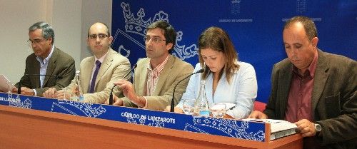 El grupo de gobierno del Cabildo cierra filas e insiste en que el Auriga se pondrá en marcha con "casi inmediatez"