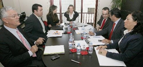 Rita Martín preside una reunión del Consejo de Dirección de la Consejería de Turismo en Lanzarote