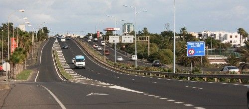 Un motorista herido grave tras sufrir una caída en Lanzarote