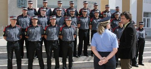 La primera promoción de la Policía Autonómica visita el Cabildo