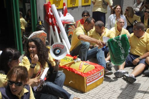 Cerca de un centenar de carteros se manifiestan en Lanzarote