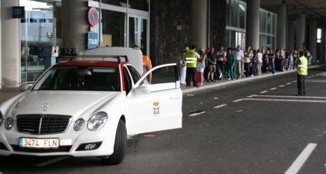 El Cabildo anima a los taxistas a participar en las jornadas de calidad para el sector