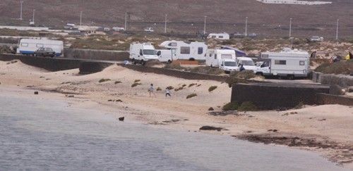 La Comisión Europea califica como insuficientemente vigiladas las playas de La Santa y Las Caletas