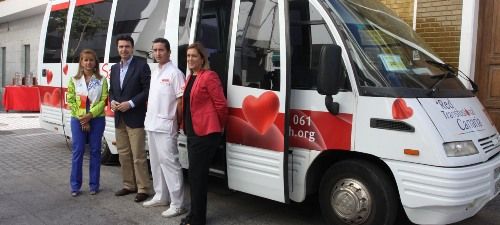 Soria y Roldós visitan en Lanzarote la unidad móvil de donación de sangre