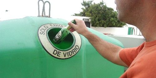 Los municipios turísticos lideran la recogida selectiva de residuos, que el pasado año cayó un 15 por ciento