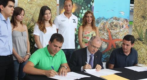 Los estudiantes conejeros y el ayuntamiento de Arrecife acuerdan un plan de acción de voluntariado juvenil para colaborar en vacaciones