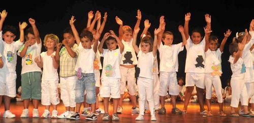 Con baile, música y teatro San Bartolomé despide la XI Escuela de verano