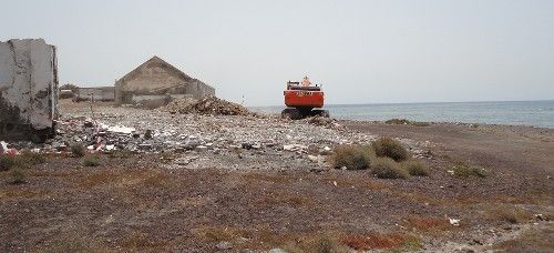 El PSOE denuncia que los escombros de La Rocar permanecen en el islote, en vez de ser trasladados