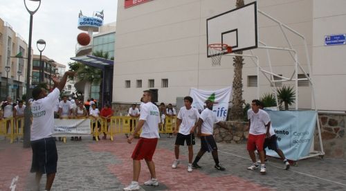 El baloncesto tomó la calle en San Ginés