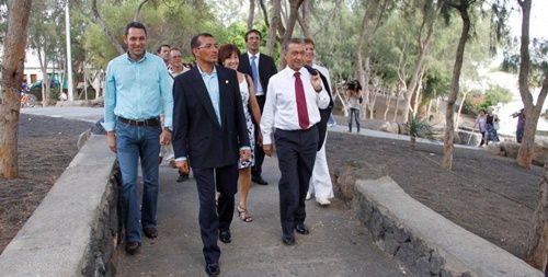 Paulino Rivero visita el barrio de Titerroy invitado por la asociación de vecinos