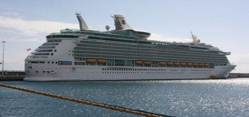 La retirada de dos grandes compañías de cruceros supondrá una pérdida de 70.000 visitantes en los Centros Turísticos