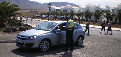 Representantes sindicales denuncian la falta de medios de la Policía de Yaiza, incluso para los controles de alcoholemia