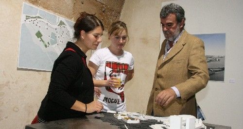 Arrecife celebra el Día Internacional de la Biblioteca con la adaptación del cuento La Biblioteca de los libros vacíos