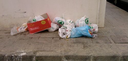 Alertan del riesgo de salubridad en Argana Alta por el incremento de bolsas de basura