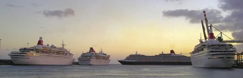 Cuatro cruceros se juntan en el Puerto de Arrecife