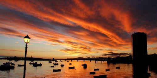 Dos espectaculares atardeceres dan paso a la lluvia en Lanzarote