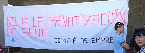 Los trabajadores de Aena protestan por segunda vez en Guacimeta por la privatización del servicio