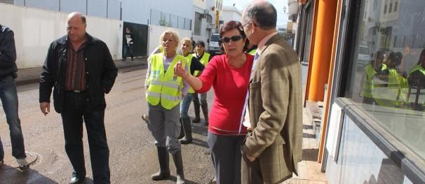 Cándido Reguera recibe en el Ayuntamiento a los vecinos de Argana Alta, que muestran su indignación por las inundaciones