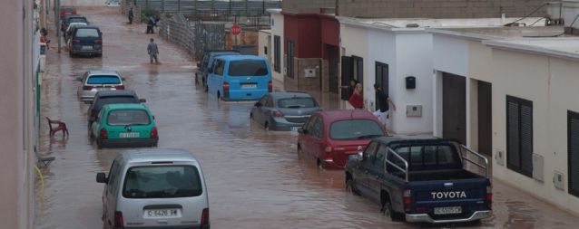 La Consejería de Obras Públicas entrega al Ayuntamiento de Arrecife el proyecto de ampliación de la red de drenaje de la capital