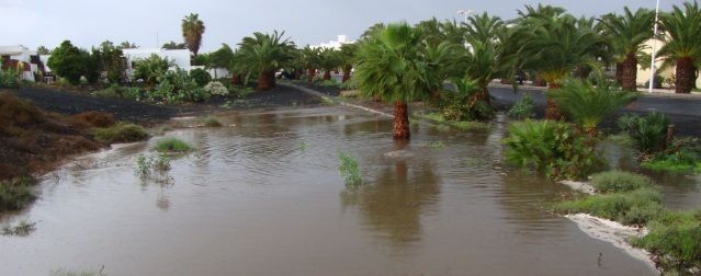 "Abandono, dejadez y olvido" en Costa Teguise