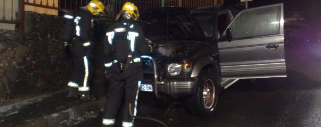 Nuevo incendio en Puerto del Carmen, ahora en un vehículo