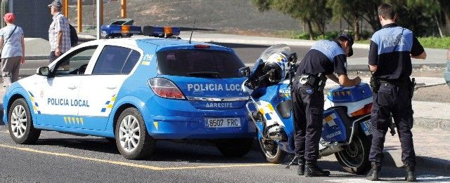 Detenido por hurtar en un supermercado y agredir a un agente de la policía local de Arrecife