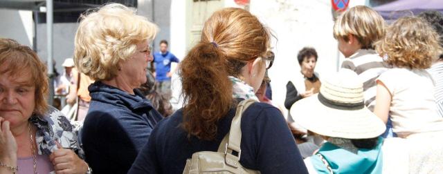 La Reina Ana María de Grecia visita el mercado turístico de Arrecife