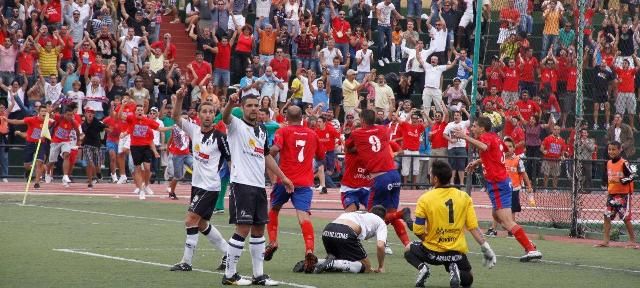 La UD Lanzarote remonta y se va a Burgos con ventaja, tras vencer por dos goles a uno