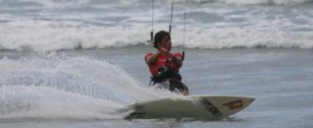 El lanzaroteño Pablo Fernández se impone en el Circuito Canario de Kiteboarding