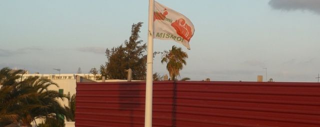 Playa Blanca aún no ha retirado los carteles de la campaña electoral