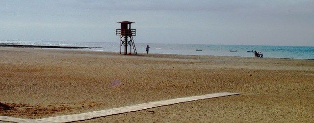 El Partido Vecinal solicita que se amplíe el horario de vigilancia en las playas de Playa Honda y que se instalen casetas donde aún no haya