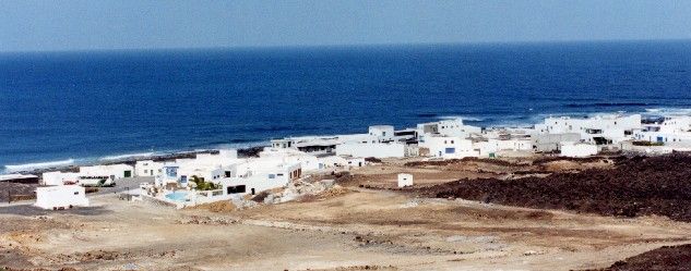 Arriba una patera a la zona de El Golfo sin ser detectada y sus ocupantes logran escapar