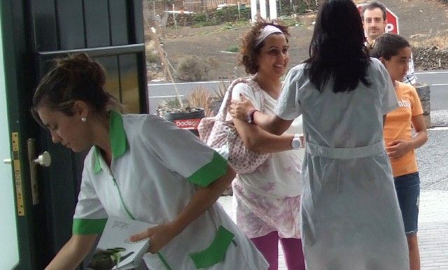 La familia real saudí se interesa por el aloe vera en su visita a Punta Mujeres